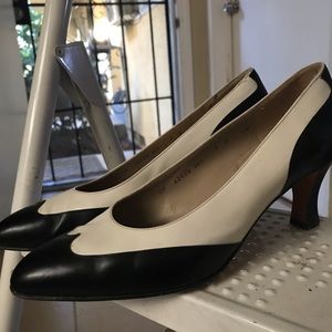 1940s spectator pumps